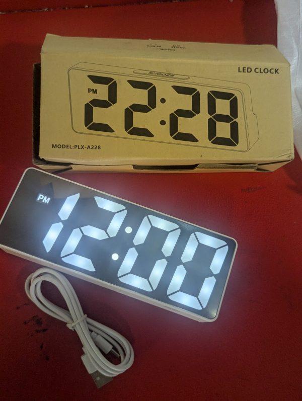 LED Mirror Clock – Stylish, Modern, and Functional Timepiece! r1